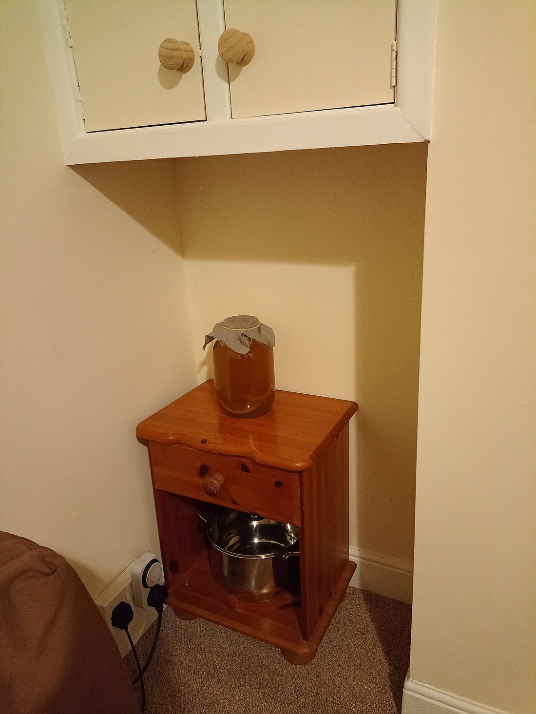 Rincón de fermentación de kombucha en casa